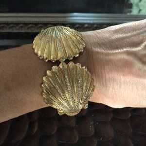 NWOT Lilly Pulitzer Seashell hinged cuff bracelet
